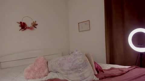 HannahIm a simple girl who likes gifts Lovense is activeThere are legends that in this room all your wish can come true online show from 15, 2, 2025