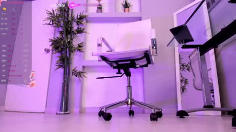 HANNAH HOWELL online show from 7, 2, 2025