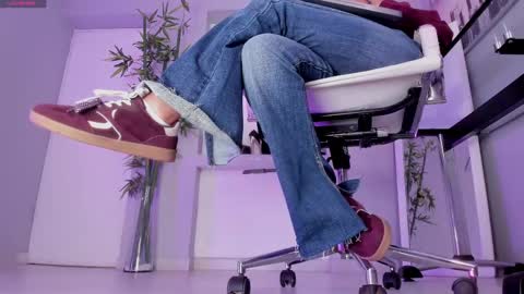 HANNAH HOWELL online show from 7, 10, 2025