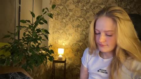 hannah levis  online show from 24, 2, 2025