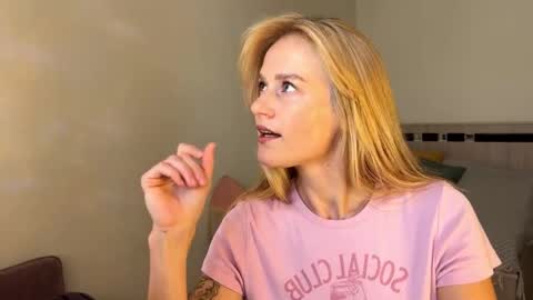 hannah levis  online show from 30, 9, 2025