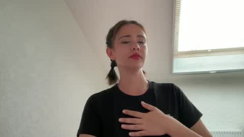 Snapshot of hannahinto chatting on 22, 6, 2026 hannahinto online show from 22, 6, 2026