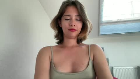 Snapshot of hannahinto chatting on 9, 7, 2026 hannahinto online show from 9, 7, 2026
