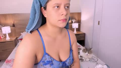 Snapshot of hanny_13 chatting on 12, 10, 2025 taylor live   online show from 12, 10, 2025