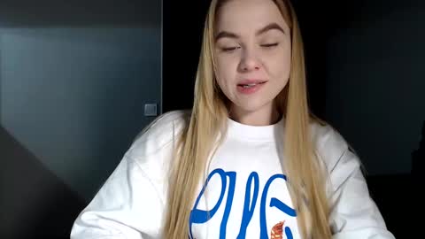 happy_fox_ online show from 5, 2, 2025