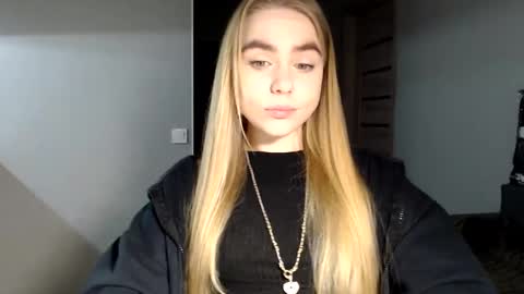 happy_fox_ online show from 6, 2, 2025