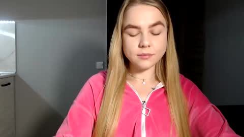 happy_fox_ online show from 13, 2, 2025