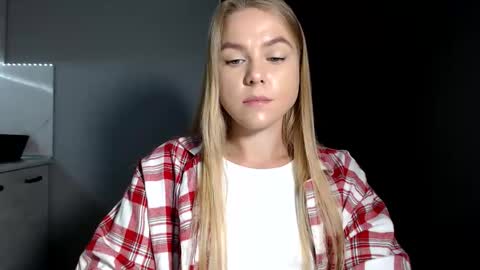 happy_fox_ online show from 20, 9, 2025