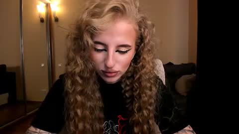 Snapshot of harley_kimm chatting on 5, 8, 2026 Julia online show from 5, 8, 2026