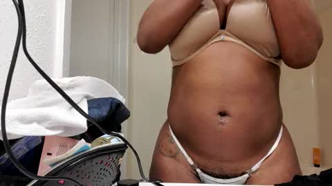 Snapshot of harmonie_marquise chatting on 5, 3, 2025 Harmonie Marquise online show from 5, 3, 2025