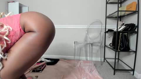 Snapshot of harmonie_marquise chatting on 8, 9, 2025 Harmonie Marquise online show from 8, 9, 2025