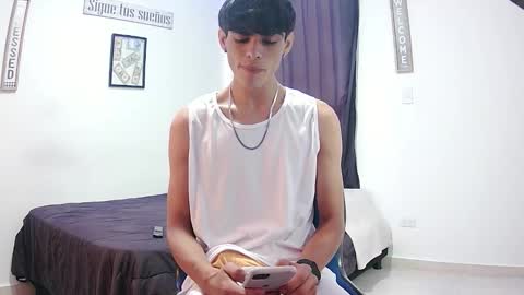 Snapshot of harrythomson1 chatting on 13, 11, 2025 harry thomson online show from 13, 11, 2025