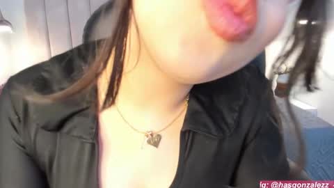 Snapshot of has_gonzalezz chatting on 21, 12, 2025 has_gonzalezz online show from 21, 12, 2025