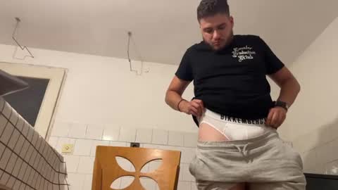 Snapshot of hasabigonev14 chatting on 6, 8, 2026 THEBIGONEV14 online show from 6, 8, 2026