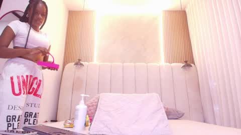 Snapshot of hazel_kataleya chatting on 19, 5, 2026 kataleya online show from 19, 5, 2026
