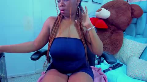 hazel_lanee online show from 12, 11, 2025