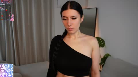 Snapshot of hazelhayees chatting on 8, 3, 2026 hazelhayees online show from 8, 3, 2026