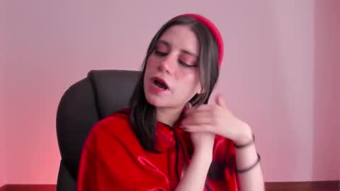 Snapshot of hazelkush00 chatting on 17, 10, 2025 HazelKush online show from 17, 10, 2025