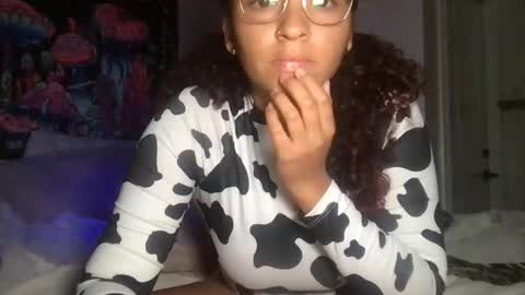 Snapshot of hazell77 chatting on 7, 11, 2025 hazell77 online show from 7, 11, 2025