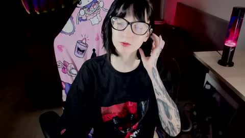 hazeltompson online show from 5, 3, 2026