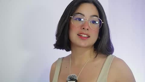 Snapshot of hearmymoans_18 chatting on 7, 1, 2026 hearmymoans_18 online show from 7, 1, 2026