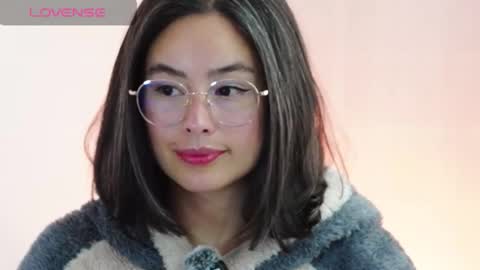 Snapshot of hearmymoans_18 chatting on 5, 2, 2026 hearmymoans_18 online show from 5, 2, 2026