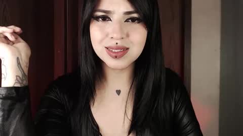 Snapshot of heatherdemonzx_ chatting on 10, 1, 2026 HEATHER DEMONZX Please help me to reach 100 thumbs up online show from 10, 1, 2026