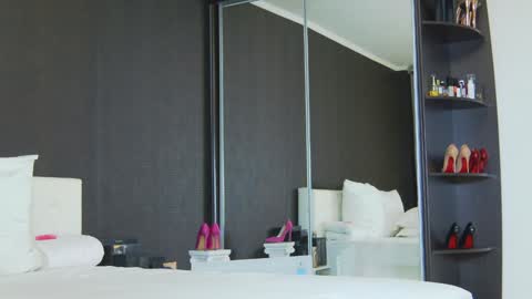 Helen online show from 3, 2, 2025