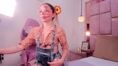 Helen Shanon online show from 30, 10, 2025