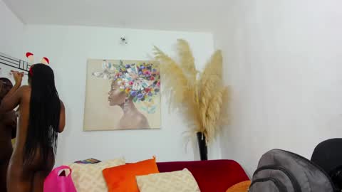 Snapshot of helena_copper chatting on 4, 12, 2024 HELENA COPPER online show from 4, 12, 2024