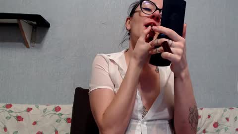 Snapshot of helenred chatting on 29, 12, 2024 HelenRed online show from 29, 12, 2024