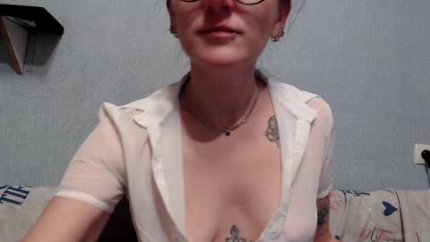 Snapshot of helenred chatting on 16, 1, 2025 HelenRed online show from 16, 1, 2025