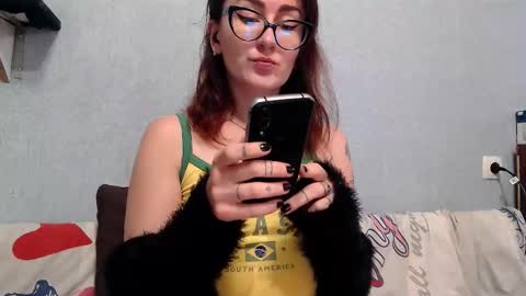 Snapshot of helenred chatting on 16, 10, 2025 HelenRed online show from 16, 10, 2025