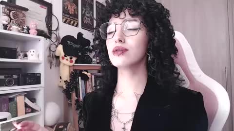 Snapshot of hell_666_xxx chatting on 1, 10, 2025 cher online show from 1, 10, 2025