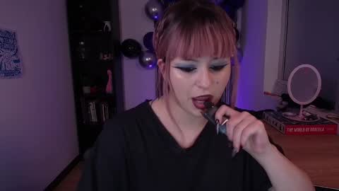 Snapshot of hell_dancer_ chatting on 28, 10, 2025 Lexa online show from 28, 10, 2025