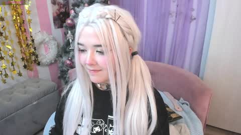 Snapshot of hell_fairy chatting on 4, 12, 2024 Laura online show from 4, 12, 2024