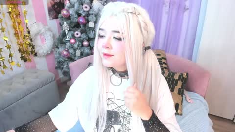 Snapshot of hell_fairy chatting on 5, 12, 2024 Laura online show from 5, 12, 2024