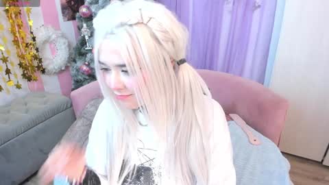 Snapshot of hell_fairy chatting on 5, 12, 2024 Laura online show from 5, 12, 2024