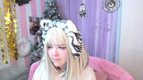 Snapshot of hell_fairy chatting on 11, 12, 2024 Laura online show from 11, 12, 2024