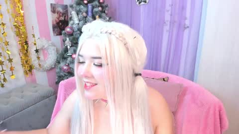 Snapshot of hell_fairy chatting on 17, 12, 2024 Laura online show from 17, 12, 2024