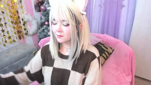 Snapshot of hell_fairy chatting on 6, 1, 2025 Laura online show from 6, 1, 2025