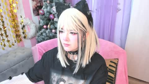 Snapshot of hell_fairy chatting on 10, 1, 2025 Laura online show from 10, 1, 2025