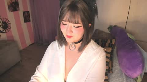 Snapshot of hell_fairy chatting on 12, 9, 2025 Laura online show from 12, 9, 2025