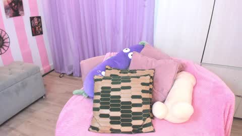 Snapshot of hell_fairy chatting on 28, 9, 2025 Laura online show from 28, 9, 2025