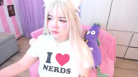 Snapshot of hell_fairy chatting on 4, 10, 2025 Laura online show from 4, 10, 2025