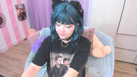 Snapshot of hell_fairy chatting on 14, 11, 2025 Laura online show from 14, 11, 2025