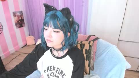 Snapshot of hell_fairy chatting on 21, 11, 2025 Laura online show from 21, 11, 2025