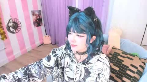 Snapshot of hell_fairy chatting on 23, 11, 2025 Laura online show from 23, 11, 2025
