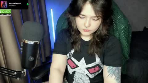 Red online show from 5, 5, 2026