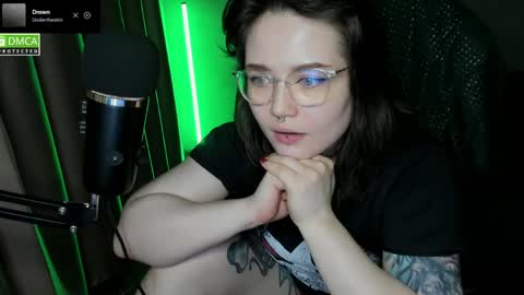 Red online show from 7, 5, 2026